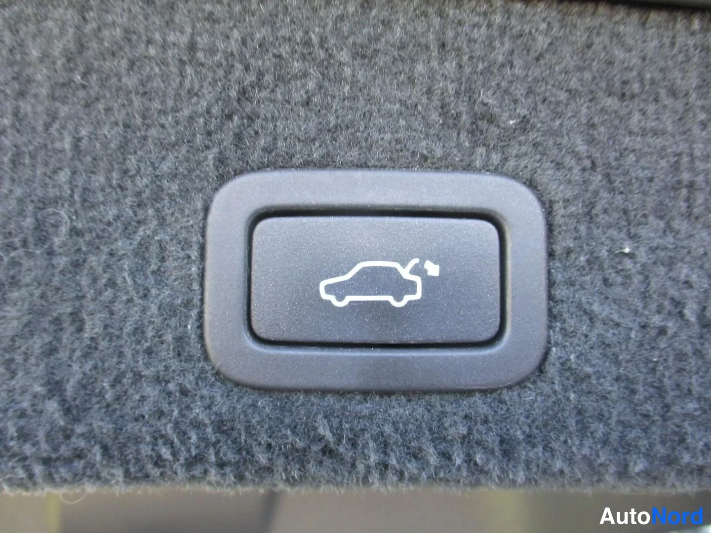 Ruskea Volvo XC70 2014, yksityiskohta, kuva 26
