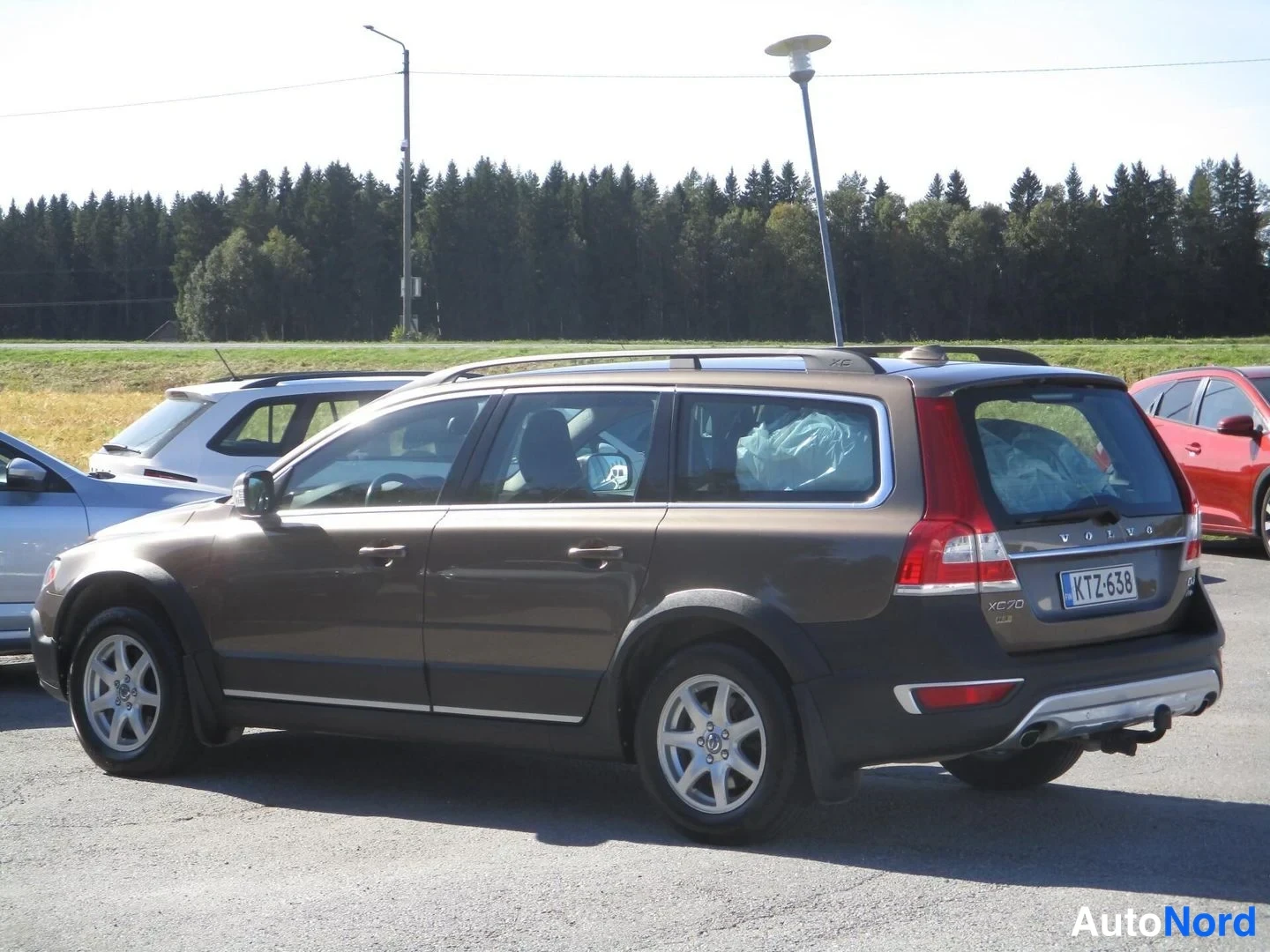 Ruskea Volvo XC70 2014, takaviisto, kuva 6