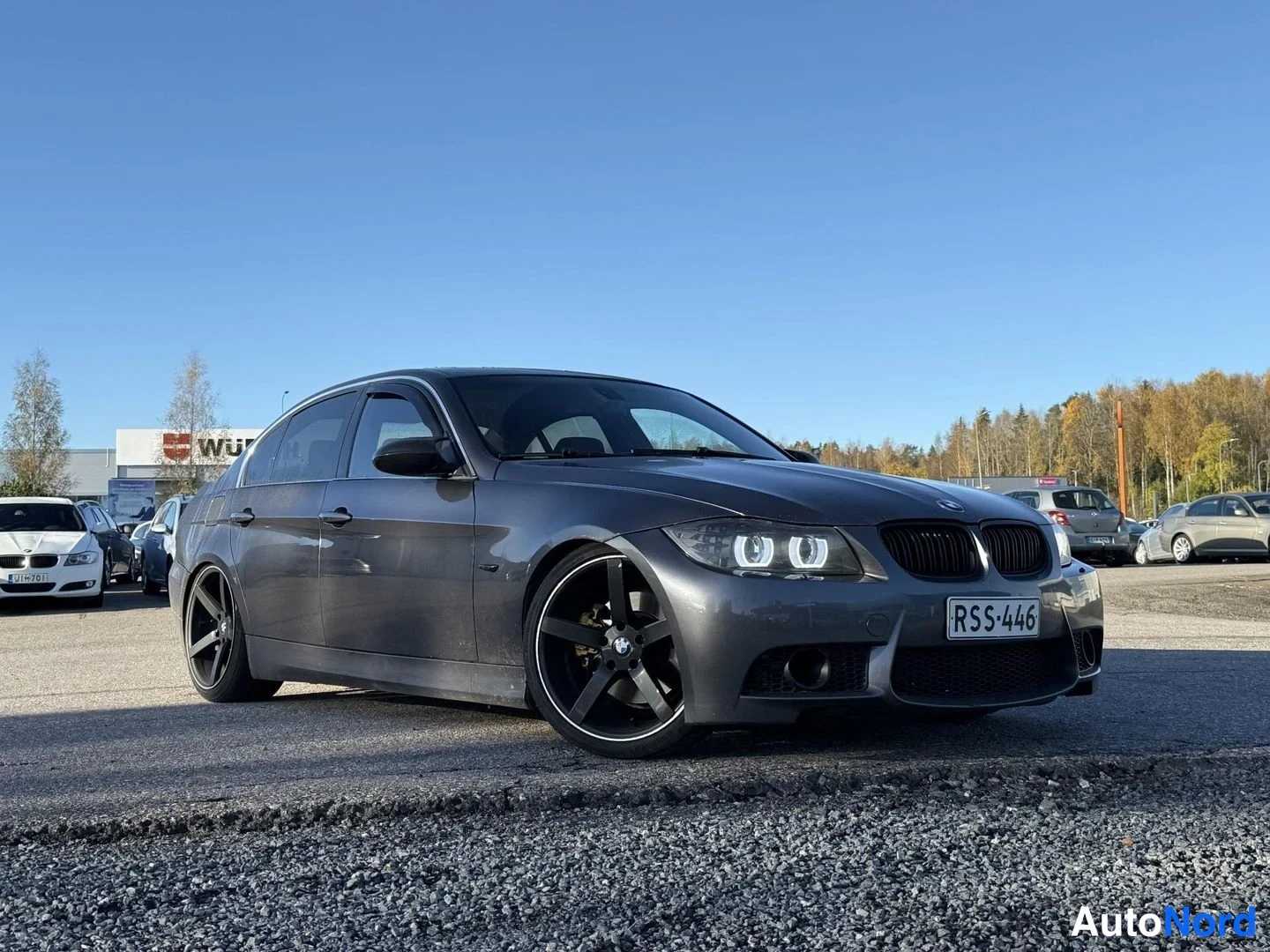 Harmaa BMW 325d 2008, etuviisto, keula oikealle, kuva 2