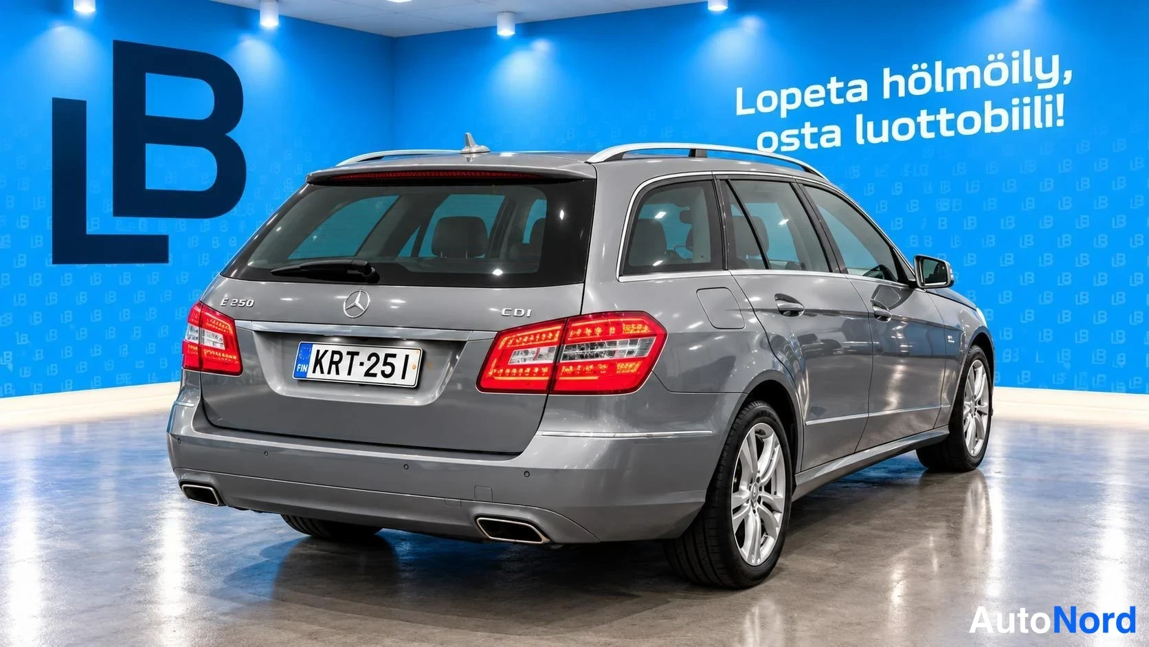 Harmaa Mercedes-Benz E 250 CDI 4MATIC 2012, takaviisto, kuva 2