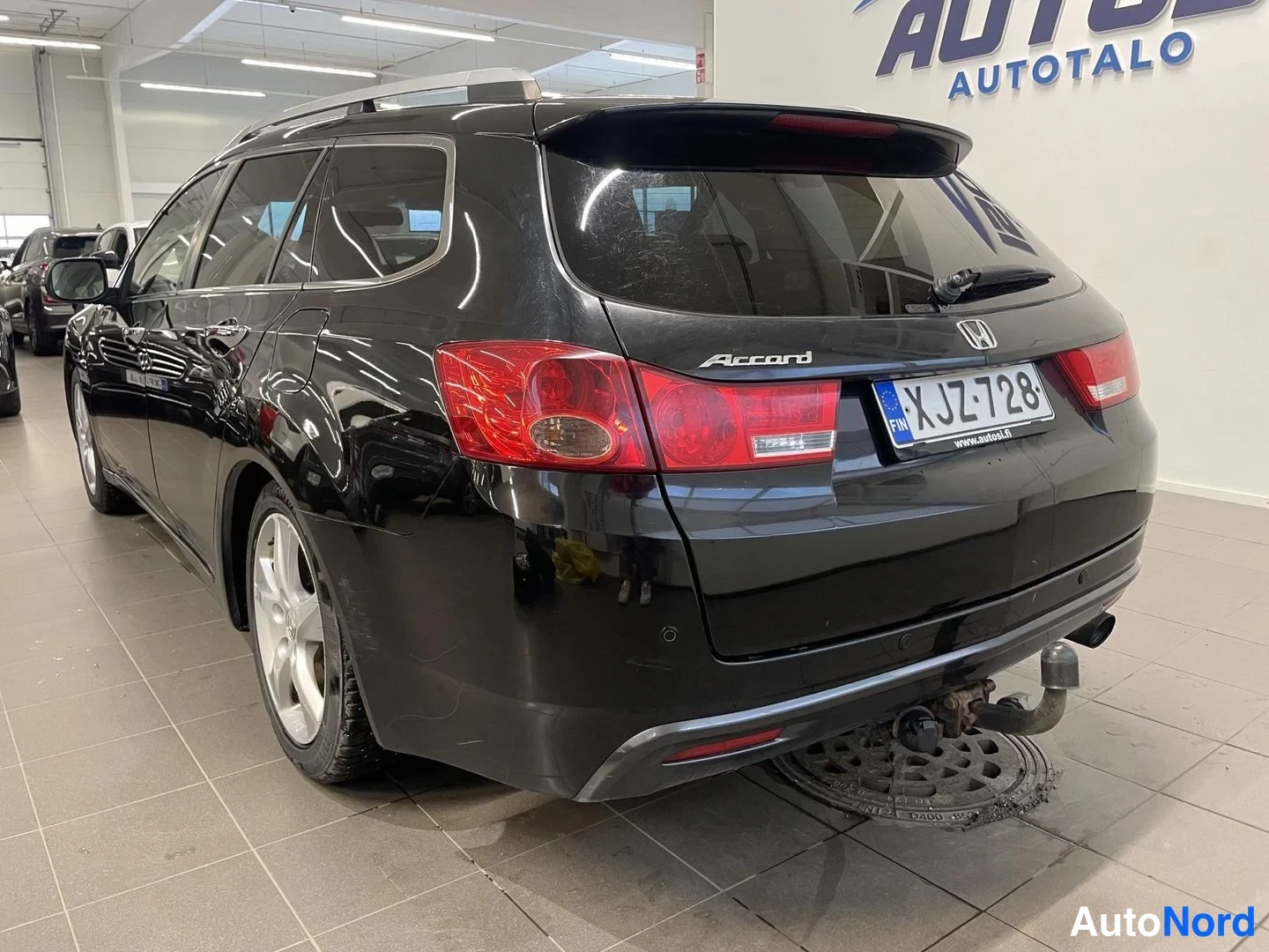 Musta Honda Accord Tourer 2012, takaviisto, kuva 5