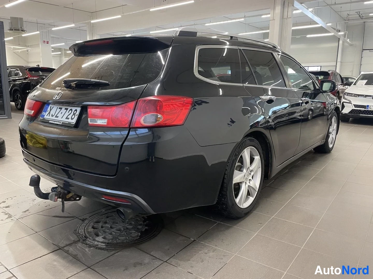 Musta Honda Accord Tourer 2012, takaviisto, kuva 6