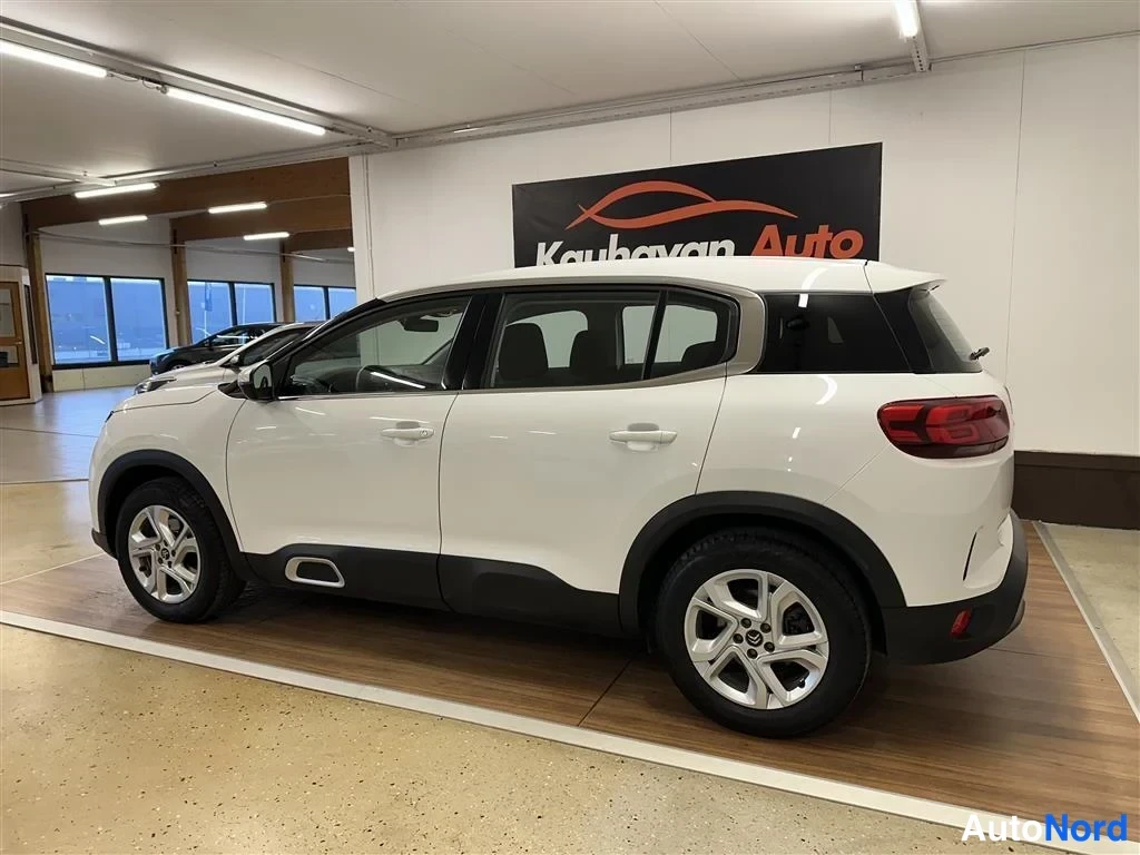Valkoinen Citroen C5 Aircross 2021, etuviisto, keula vasemmalle, kuva 2