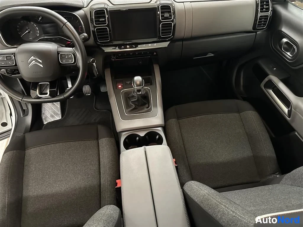 Valkoinen Citroen C5 Aircross 2021, ohjaamo, kuva 5