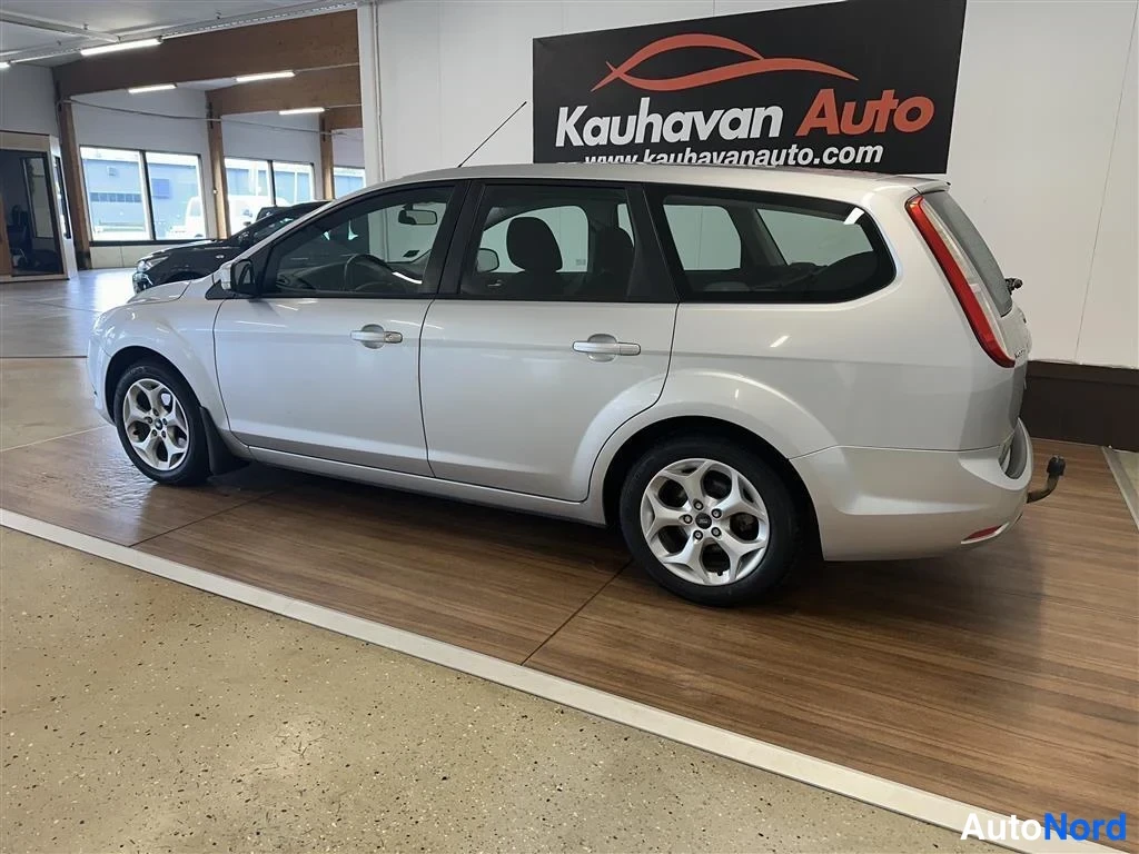 Harmaa Ford Focus 2011, takaviisto, kuva 3