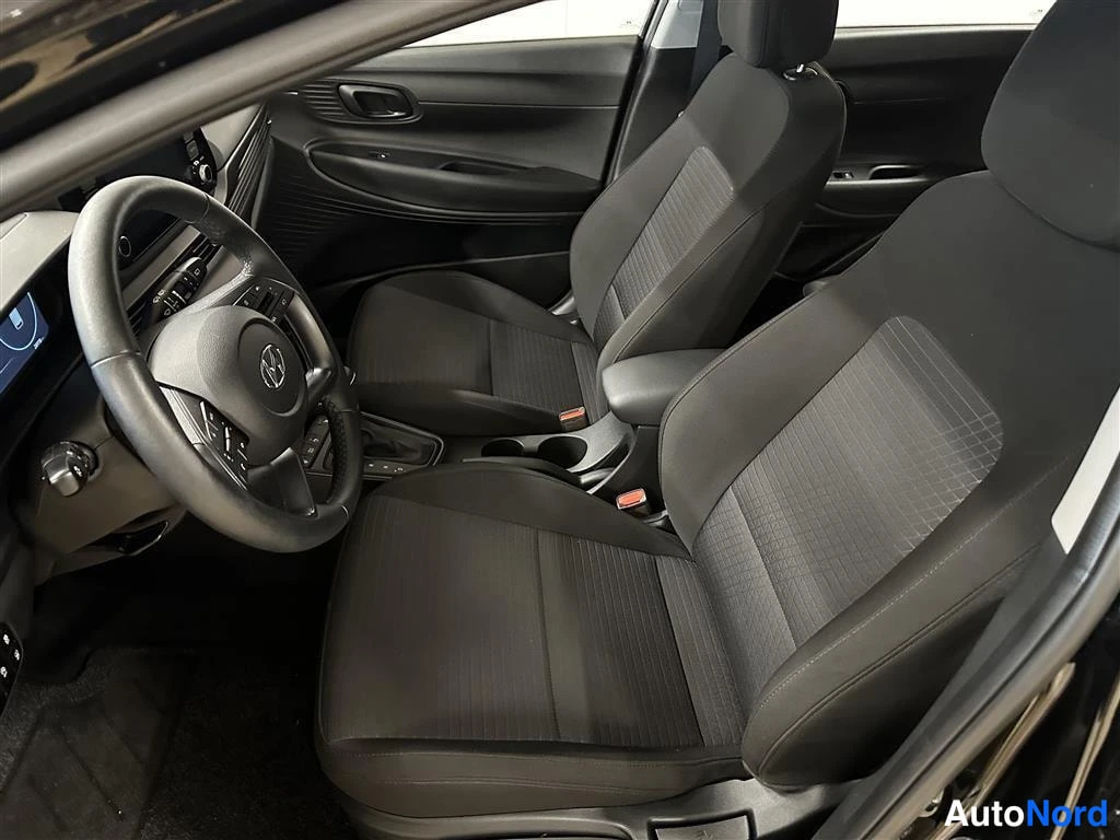 Musta Hyundai i20 2023, etuistuimet, kuva 5