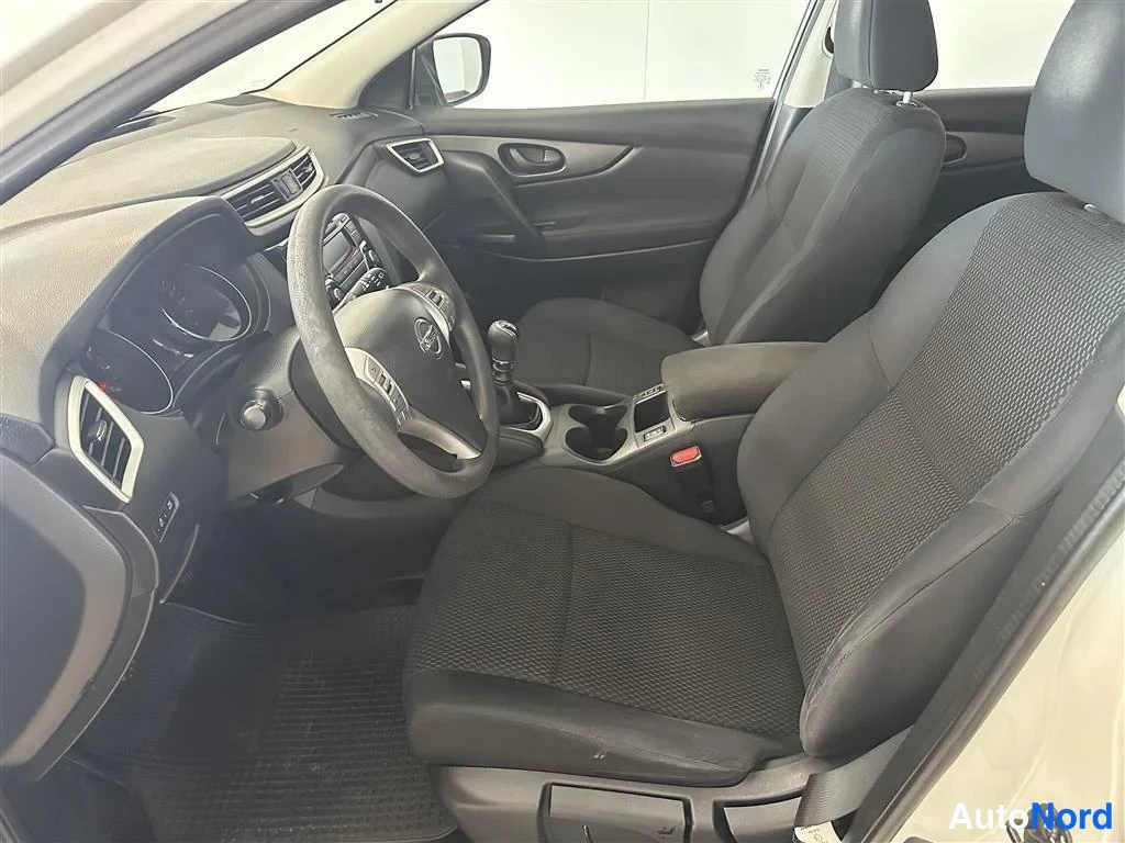 Valkoinen Nissan Qashqai 2014, ohjaamo, kuva 5