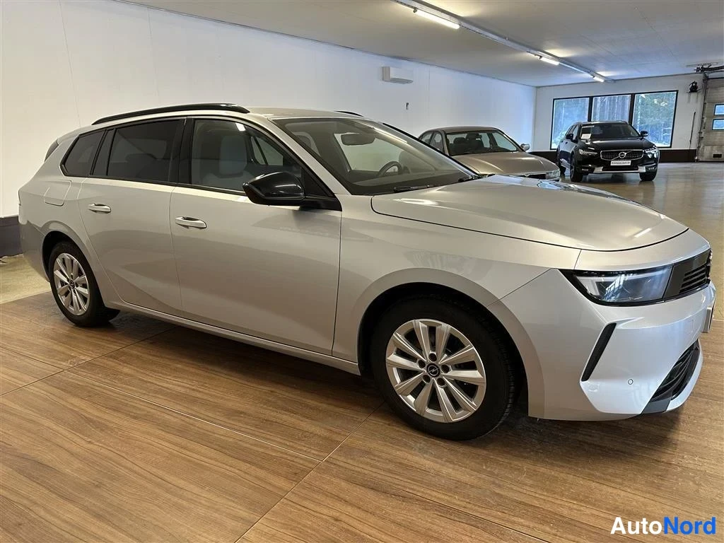 Hopea Opel Astra Sports Tourer 2024, etuviisto, keula oikealle, kuva 2