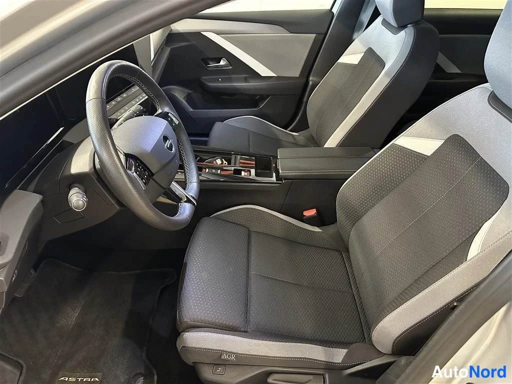 Hopea Opel Astra Sports Tourer 2024, ohjaamo, kuva 5