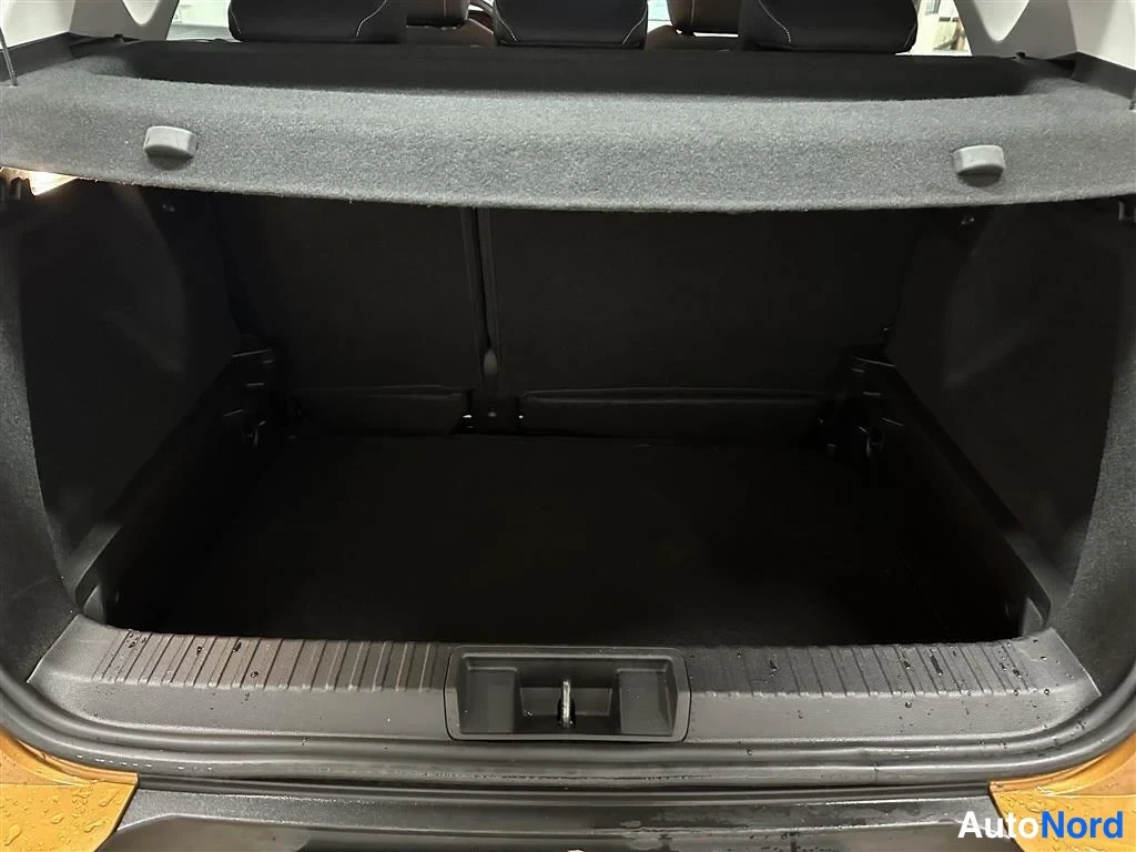 Oranssi Renault Captur 2022, tavaratila, kuva 8
