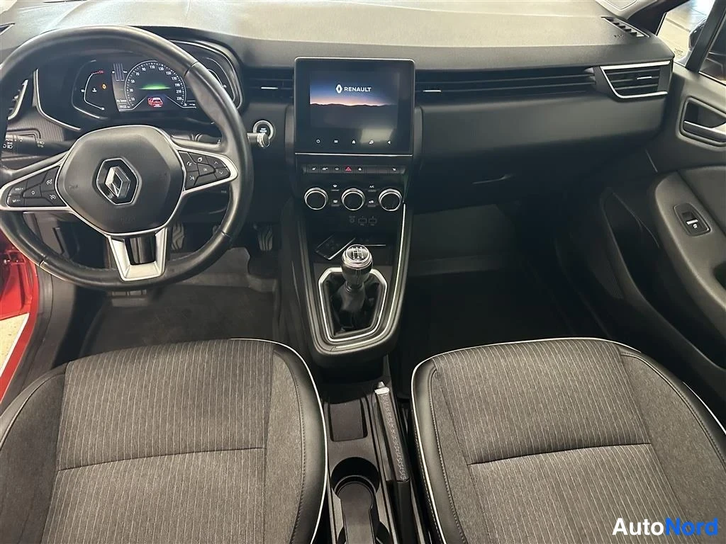 Punainen Renault Clio 2021, ohjaamo, kuva 3