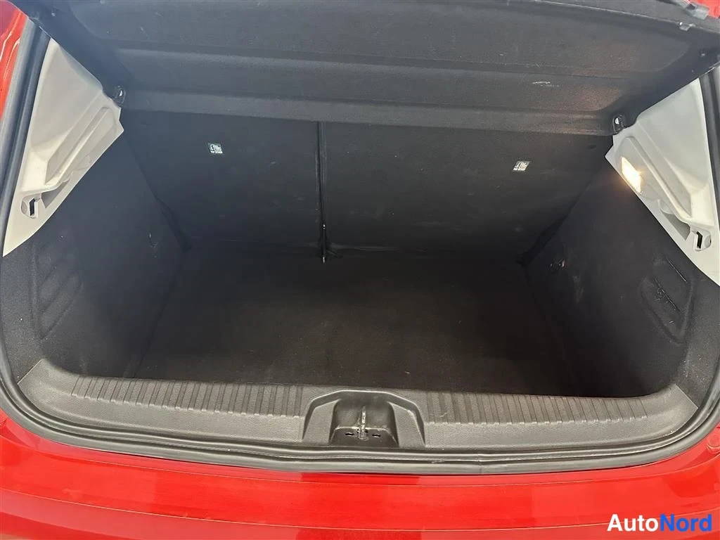 Punainen Renault Clio 2021, tavaratila, kuva 6