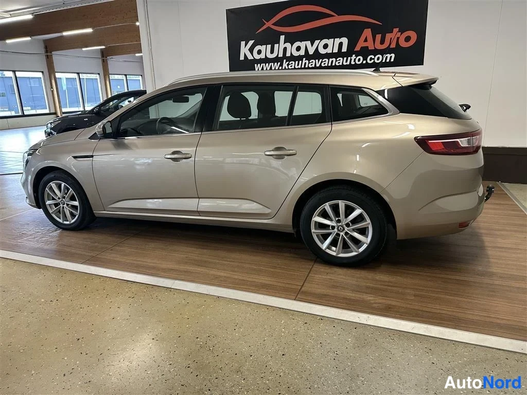 Beige Renault Megane 2017, takaviisto, kuva 4