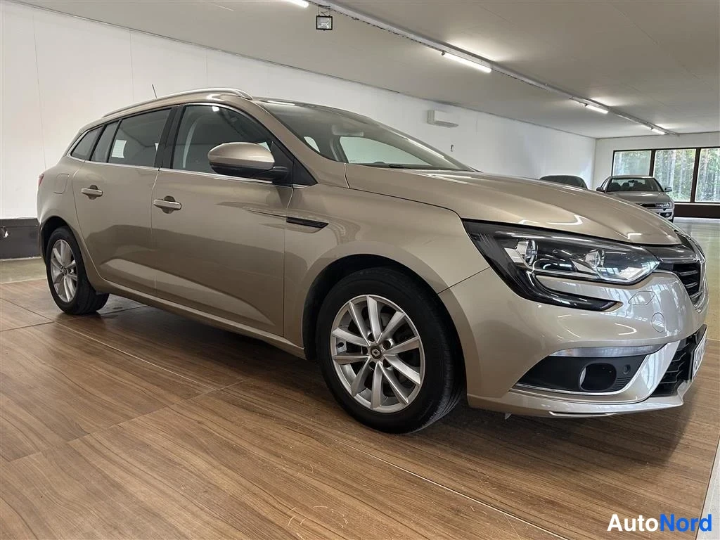 Beige Renault Megane 2017, etuviisto, keula oikealle, kuva 2