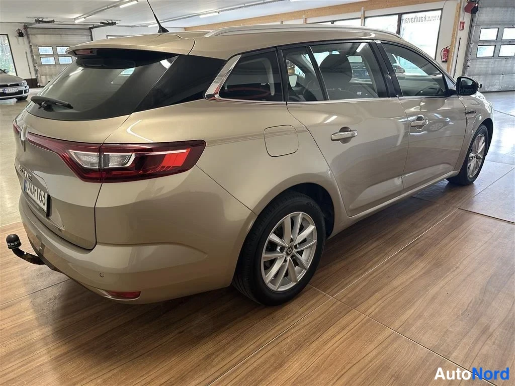 Beige Renault Megane 2017, takaviisto, kuva 3