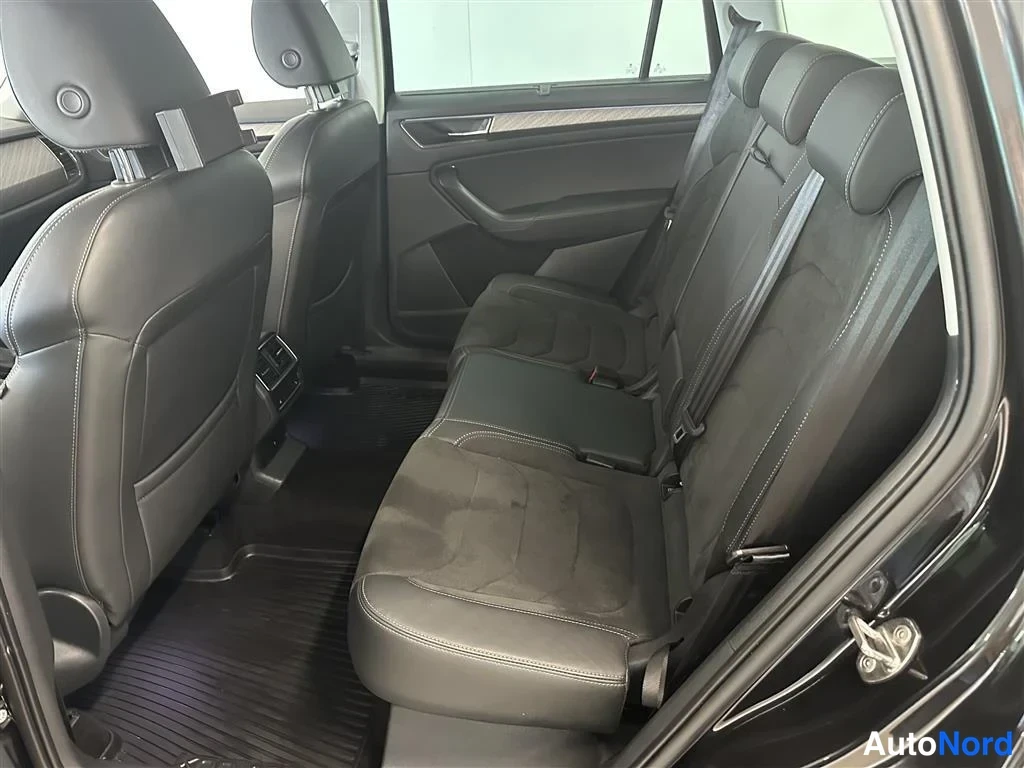 Musta Skoda Kodiaq 2022, takaistuimet, kuva 7
