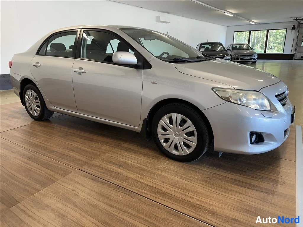 Hopea Toyota Corolla 2009, etuviisto, keula oikealle, kuva 2