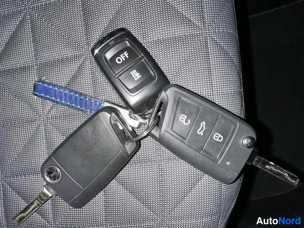 Valkoinen Volkswagen Tiguan 2023, yksityiskohta, kuva 11