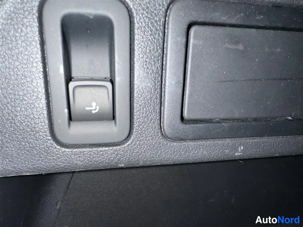 Valkoinen Volkswagen Tiguan 2023, yksityiskohta, kuva 12