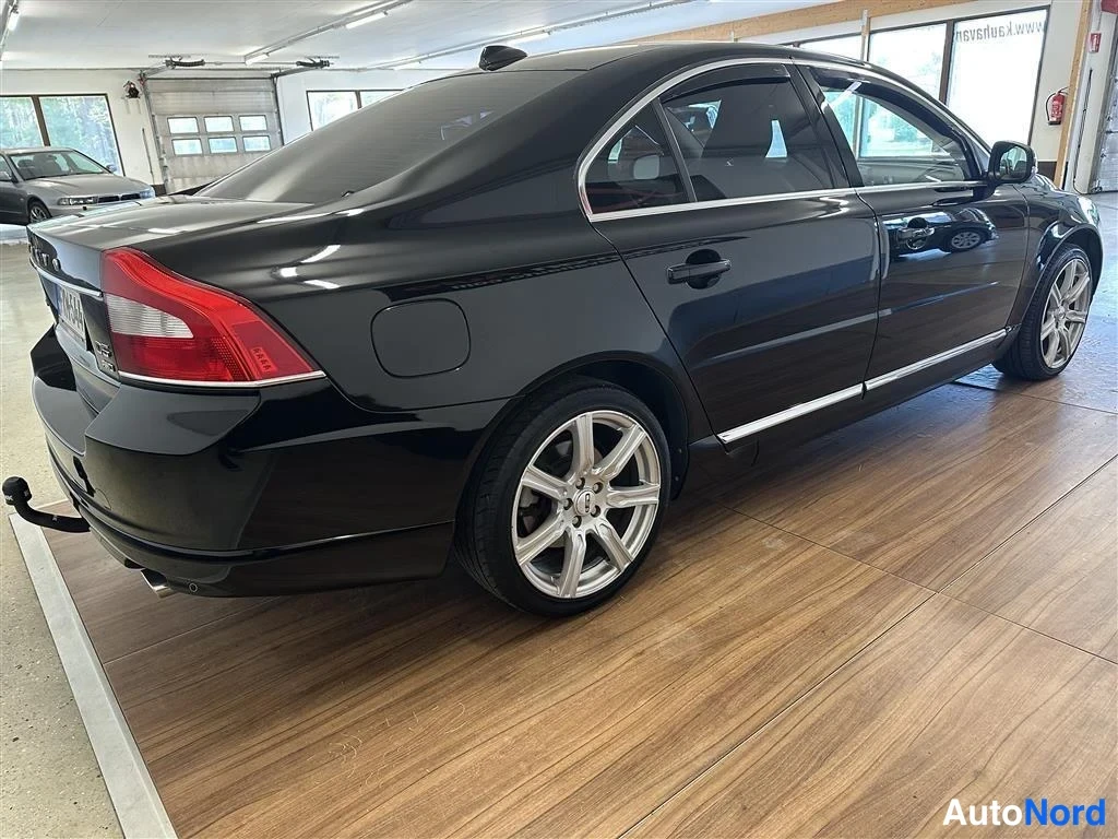 Musta Volvo S80 2012, takaviisto, kuva 3