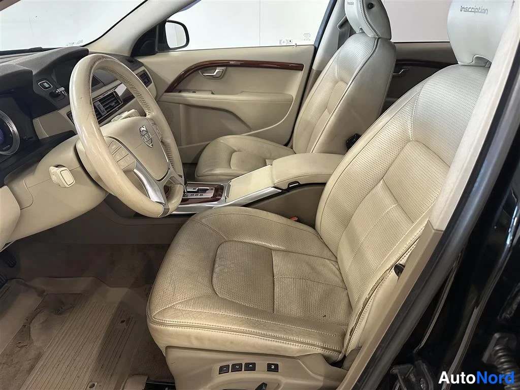 Musta Volvo S80 2012, ohjaamo, kuva 5