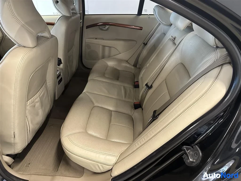 Musta Volvo S80 2012, takaistuimet, kuva 7