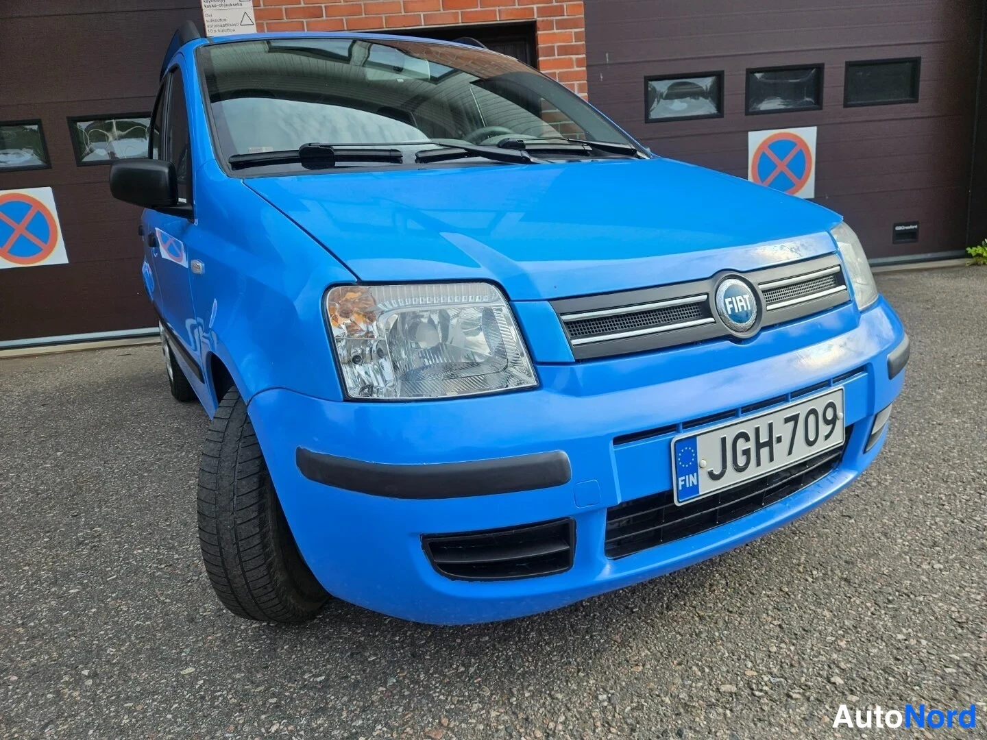 Blå Fiat Panda 2005, snett framifrån, fronten åt höger, bild 2