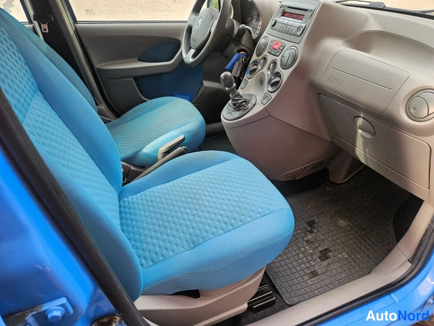 Blå Fiat Panda 2005, förarplats, bild 8