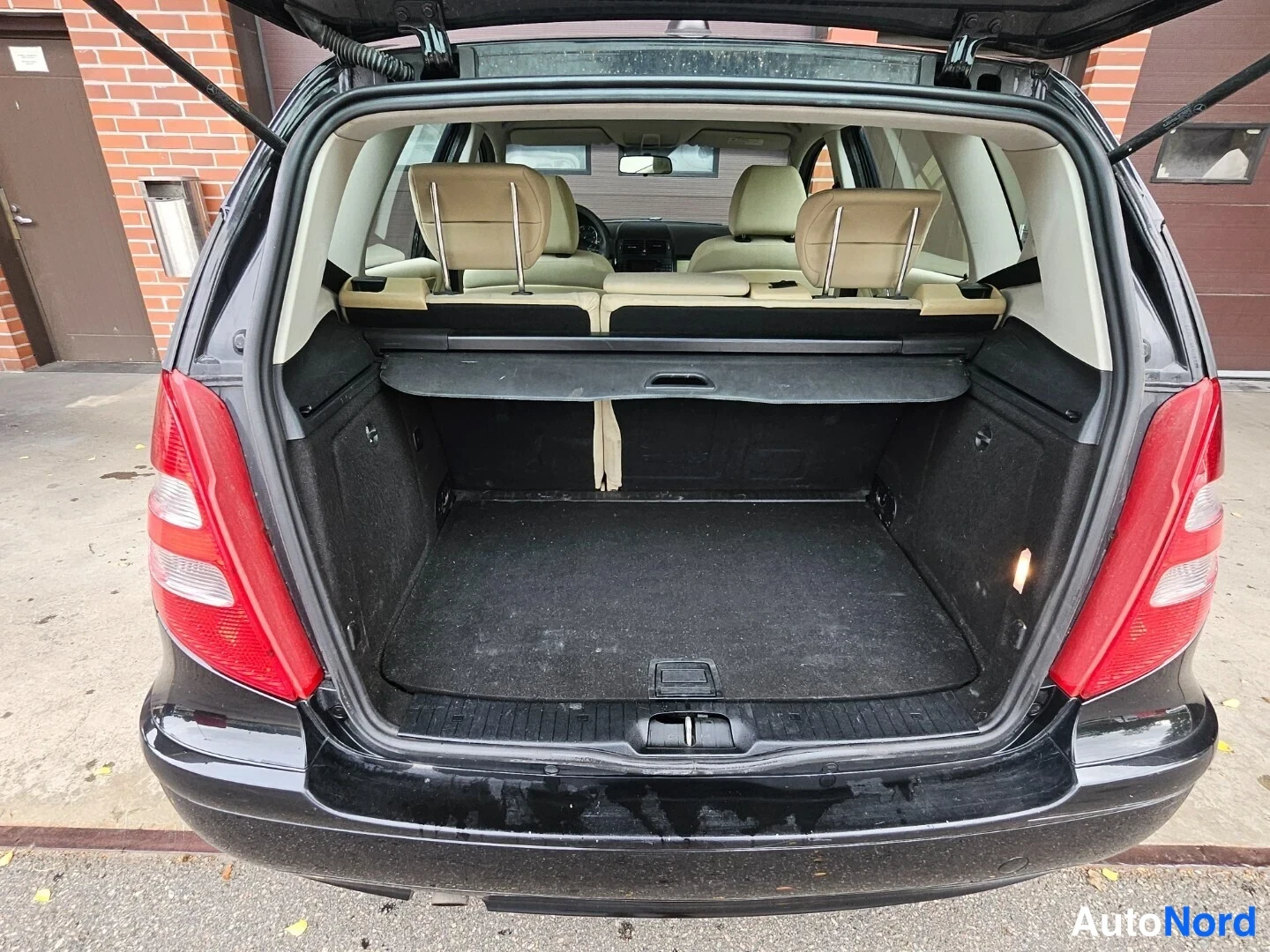 Musta Mercedes-Benz A  Tila-auto 2007, tavaratila, kuva 12
