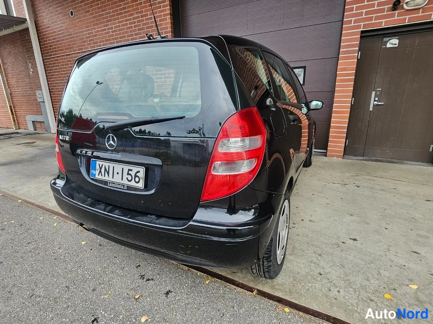 Musta Mercedes-Benz A  Tila-auto 2007, takaviisto, kuva 5
