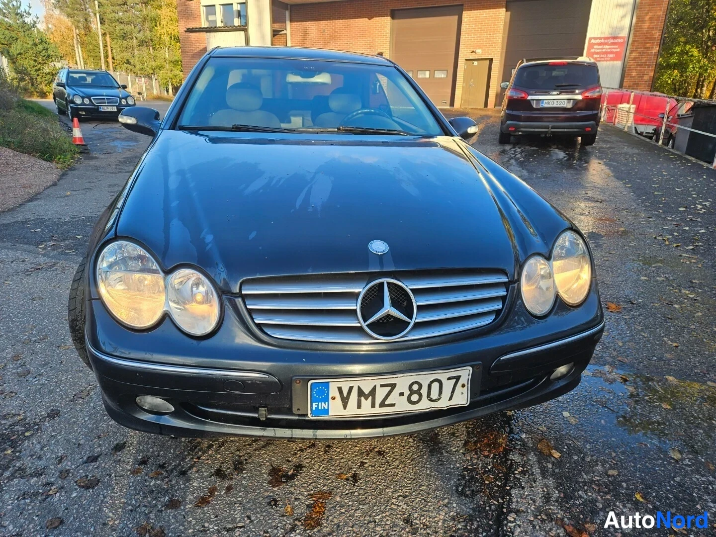 Sininen Mercedes-Benz CLK CDI 2005, edestä, kuva 3