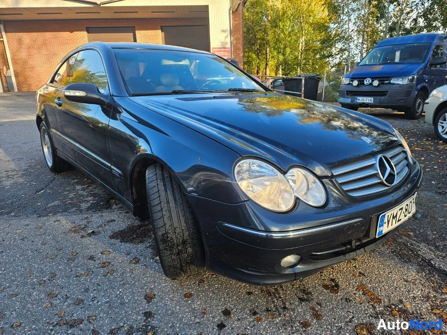 Sininen Mercedes-Benz CLK CDI 2005, etuviisto, keula oikealle, kuva 2