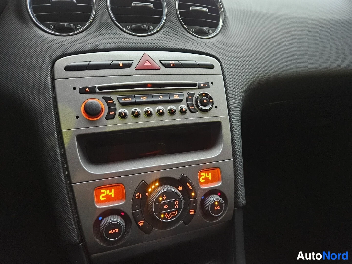 Harmaa Peugeot 308 2010, yksityiskohta, kuva 12