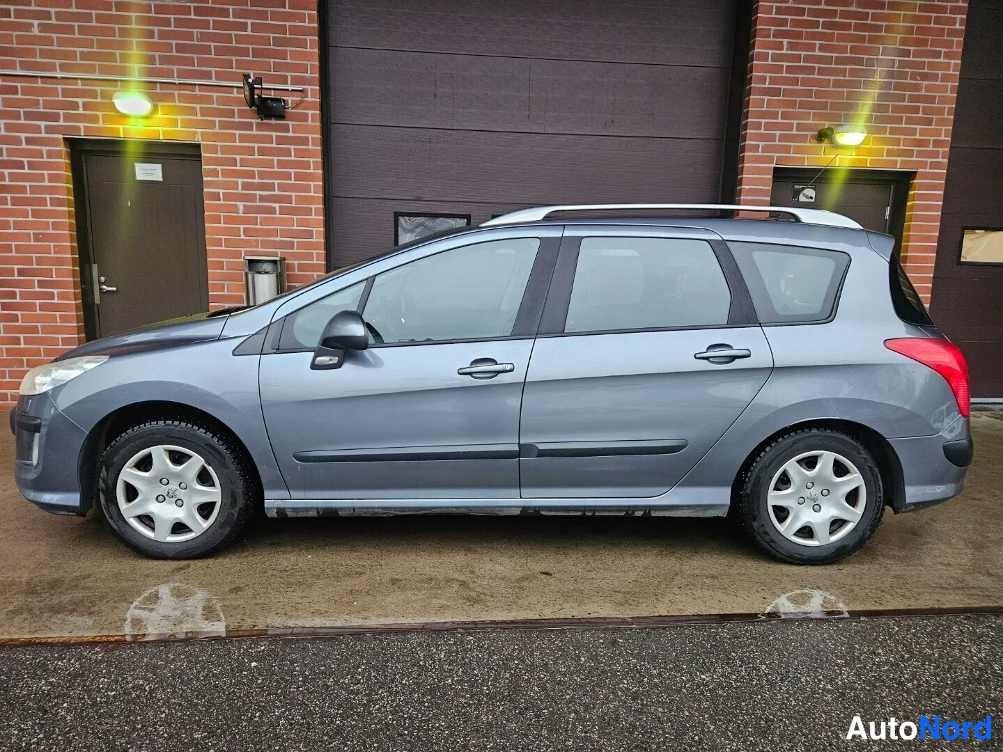 Harmaa Peugeot 308 2010, sivulta, kuva 5