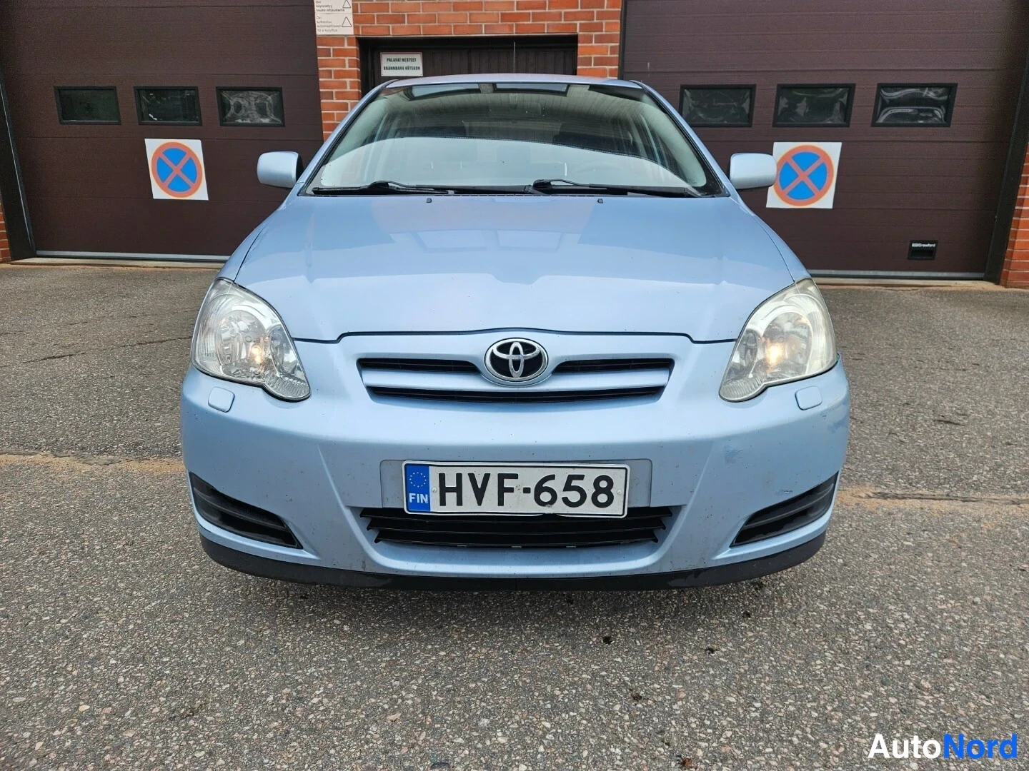 Sininen Toyota Corolla 2005, edestä, kuva 5
