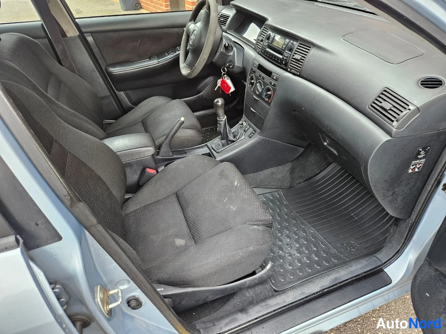 Sininen Toyota Corolla 2005, ohjaamo, kuva 10