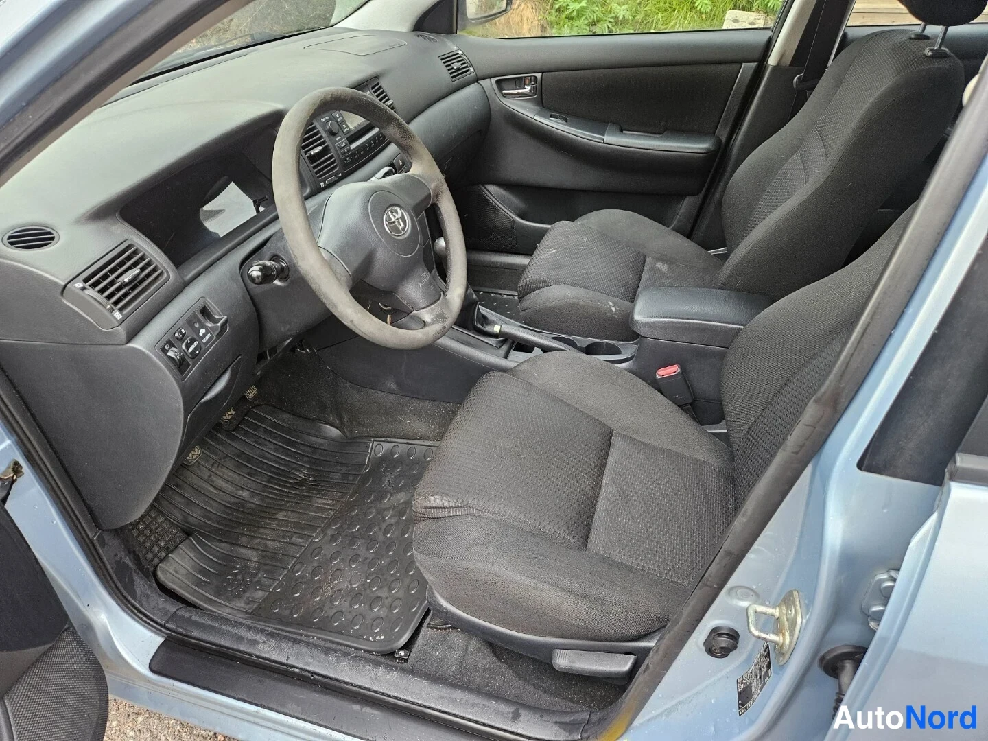 Sininen Toyota Corolla 2005, ohjaamo, kuva 9