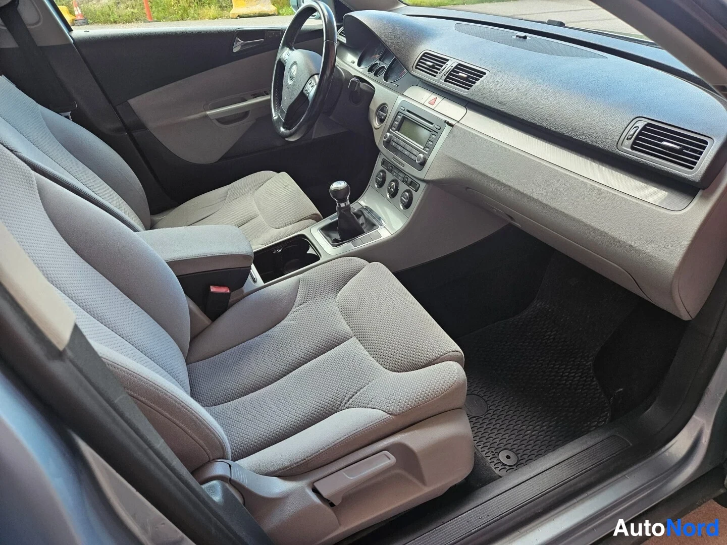 Hopea Volkswagen Passat Variant 2006, ohjaamo, kuva 10