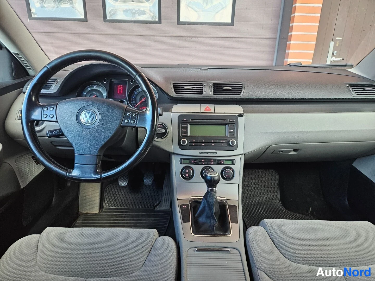 Hopea Volkswagen Passat Variant 2006, ohjaamo, kuva 11