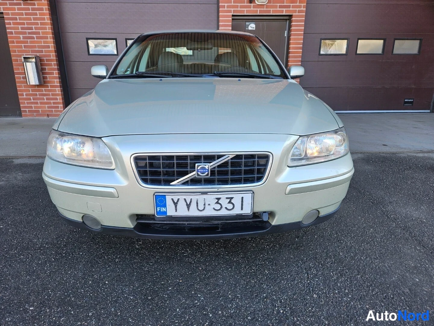 Beige Volvo S60 2005, edestä, kuva 4