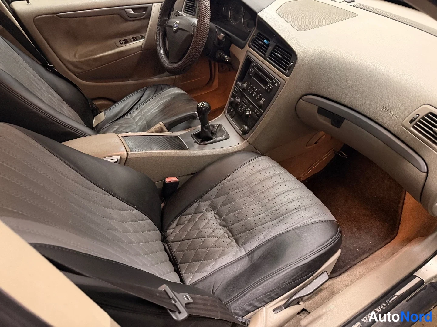Beige Volvo S60 2005, ohjaamo, kuva 9