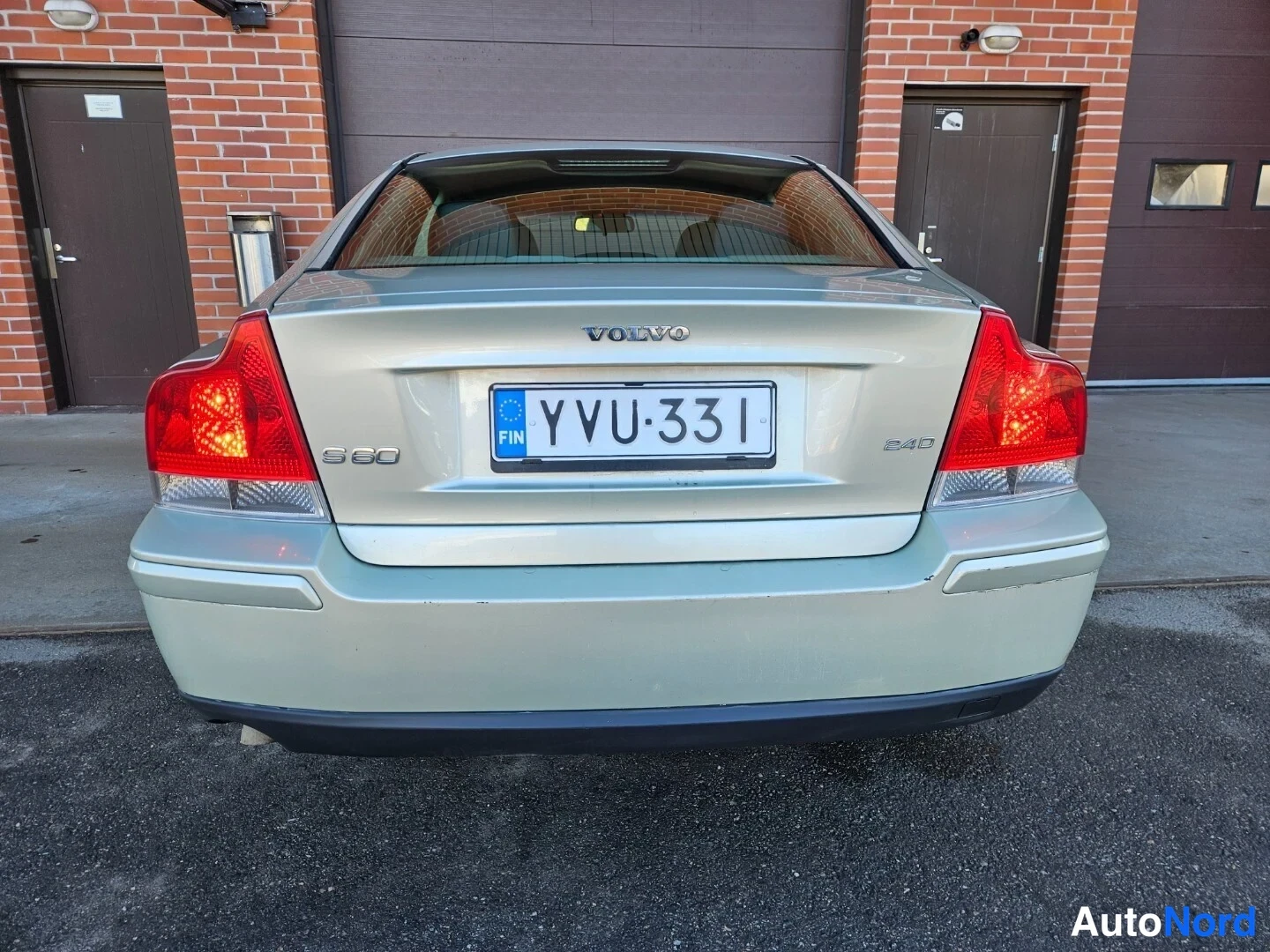 Beige Volvo S60 2005, takaa, kuva 8