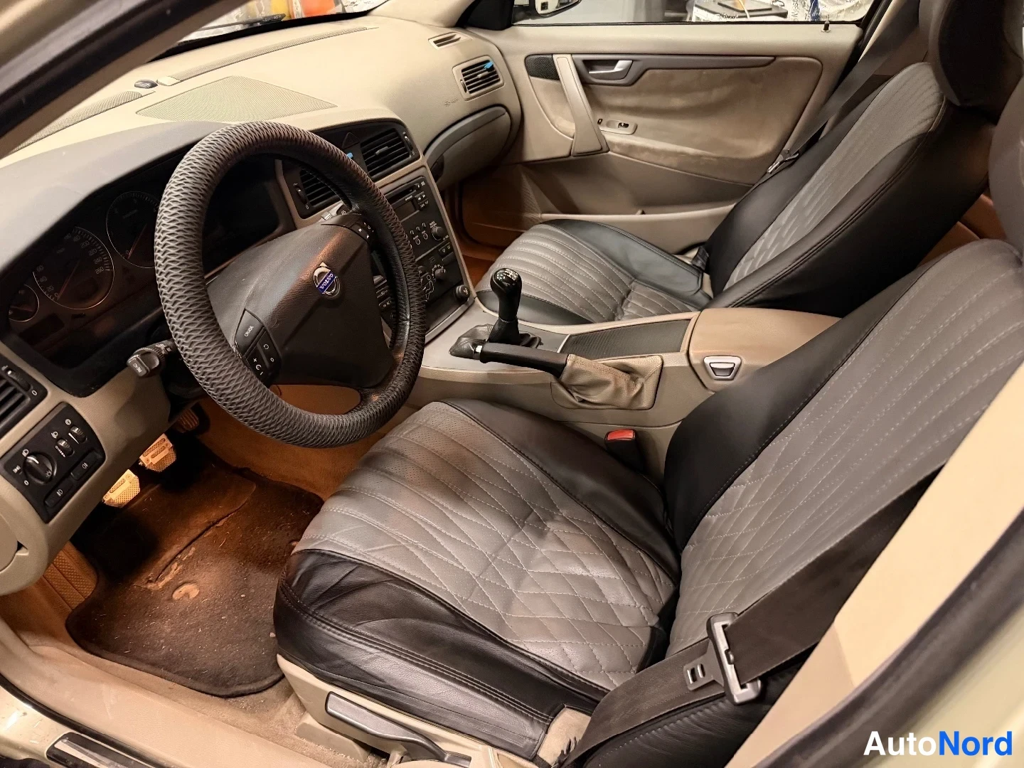 Beige Volvo S60 2005, ohjaamo, kuva 10