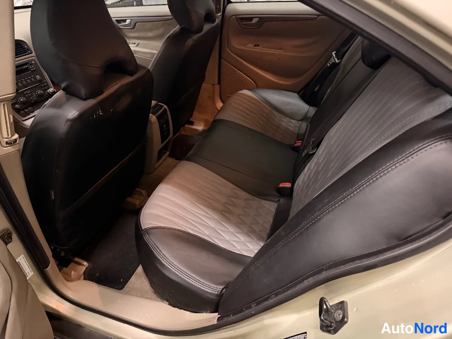 Beige Volvo S60 2005, takaistuimet, kuva 11