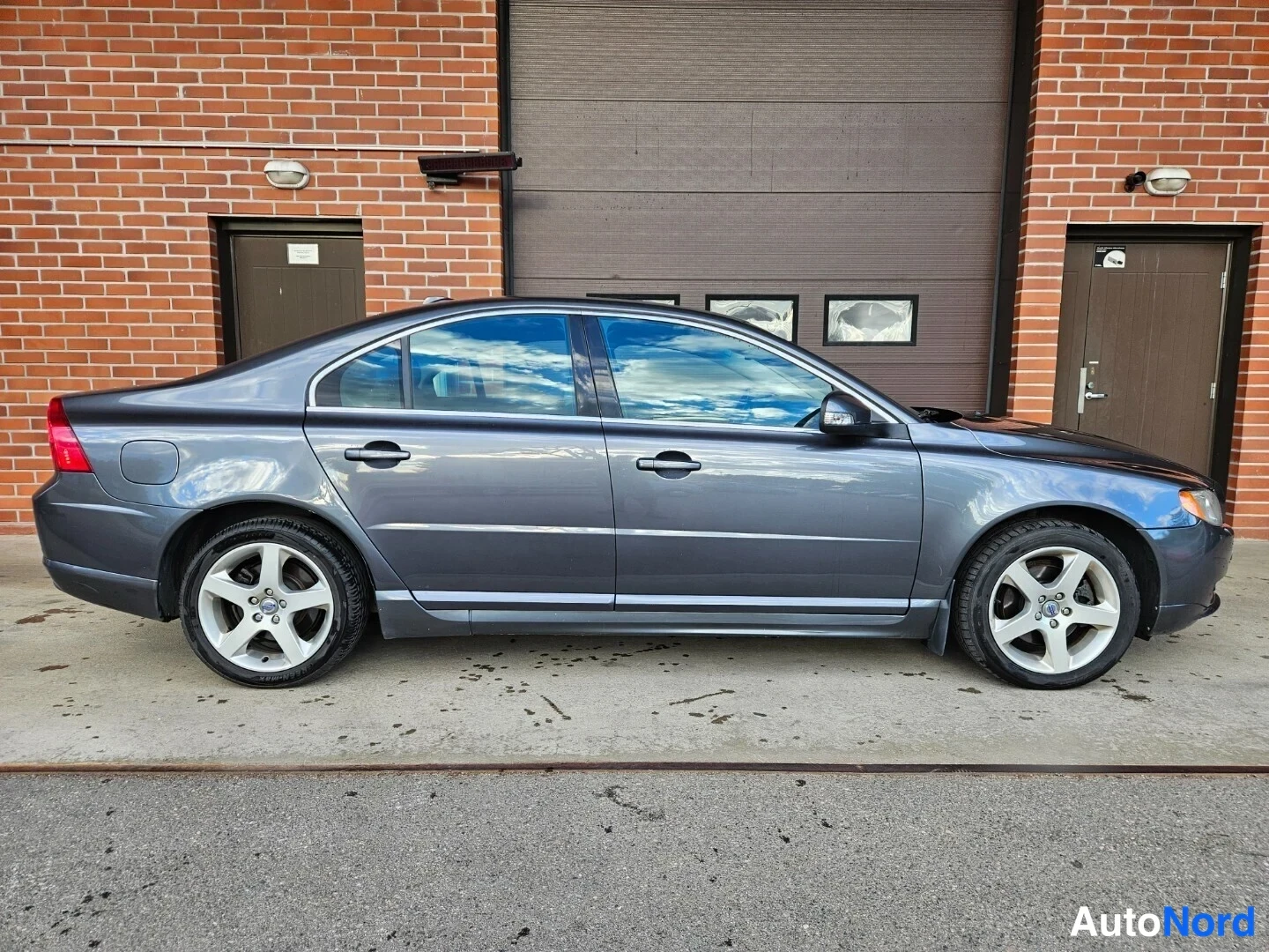 Harmaa Volvo S80 2007, sivulta, kuva 4