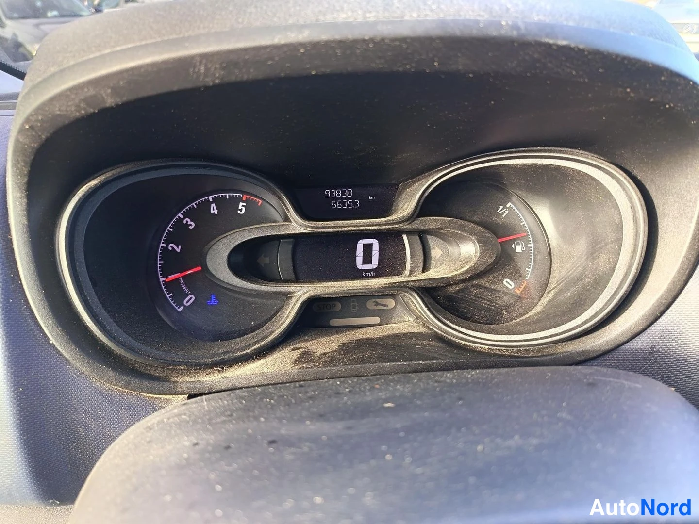 Valkoinen Opel Vivaro 2019, yksityiskohta, kuva 8