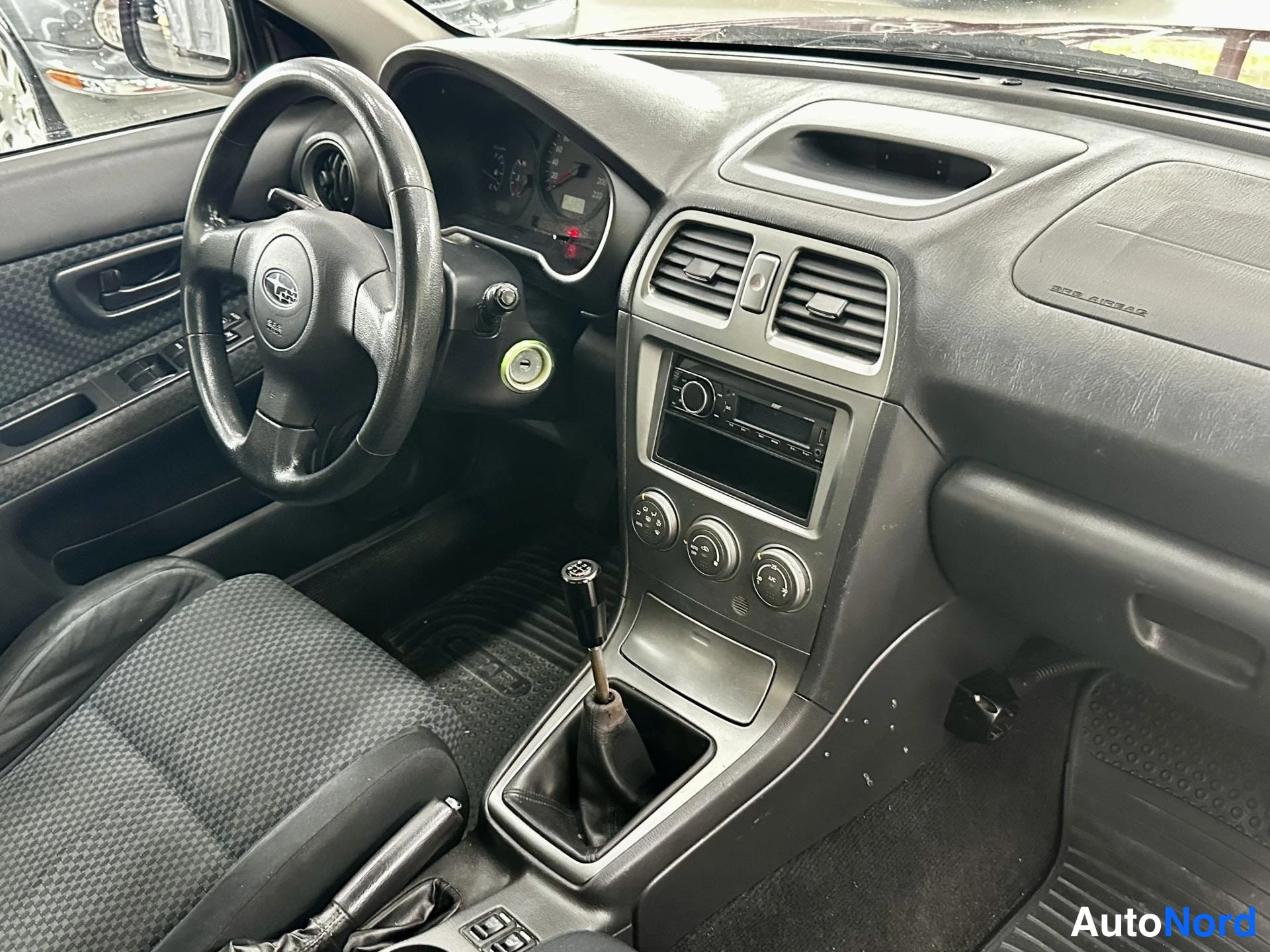 Punainen Subaru Impreza 2007, kuva 9
