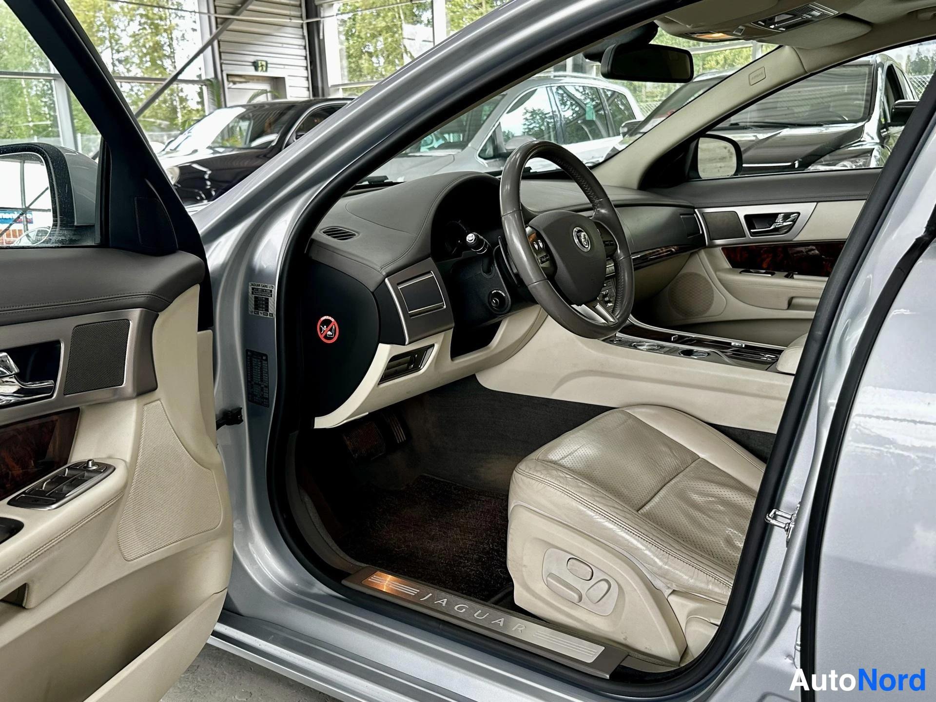 Hopea Jaguar XF 2008, kuva 8