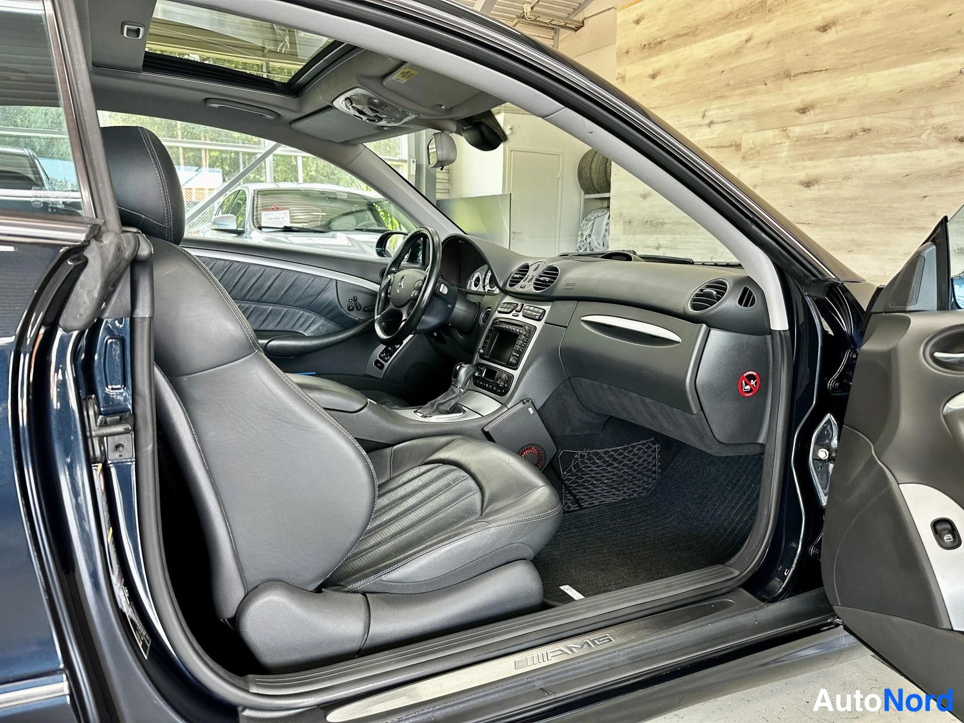 Musta Mercedes-Benz CLK 55 2004, kuva 12