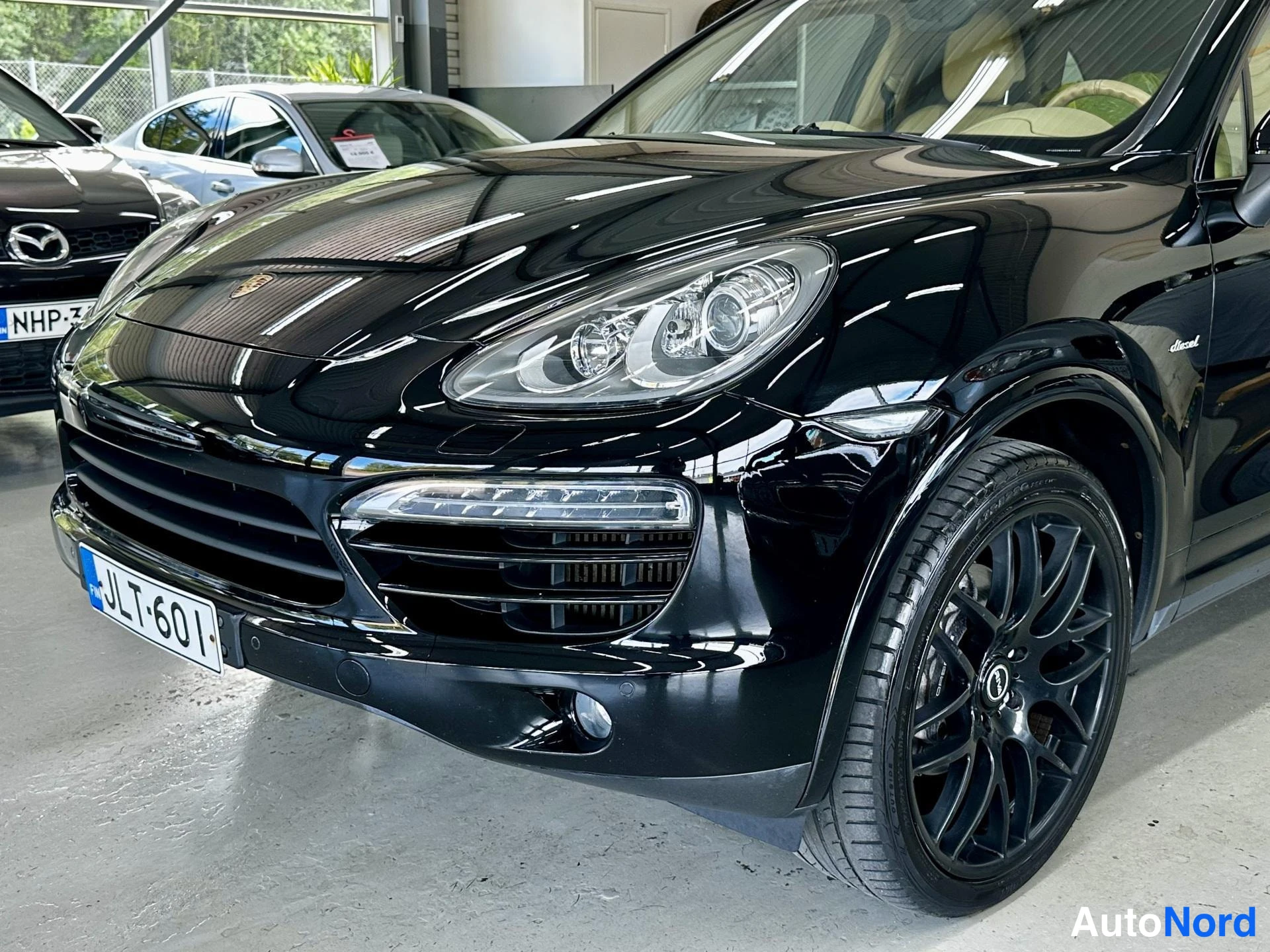 Musta Porsche Cayenne 2012, kuva 18